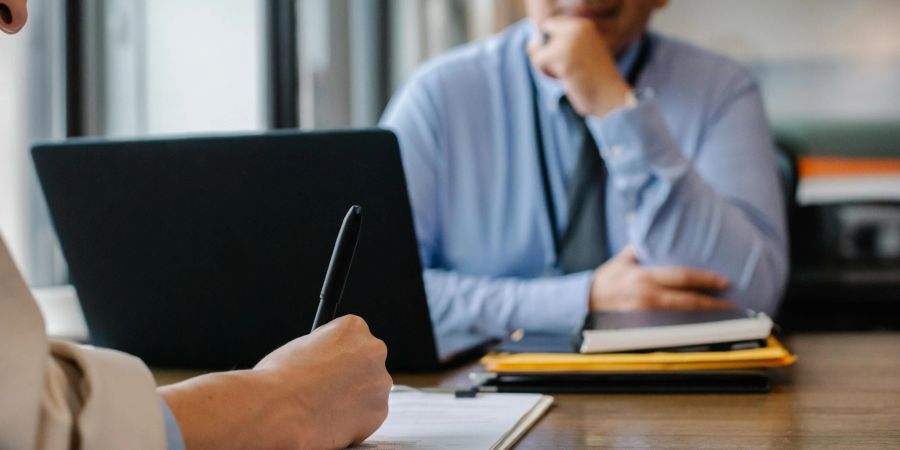 Für die HR-Abteilungen sieht der Personalvermittler Randstad bis 2030 acht neue Rollen vor. (Symbolbild)