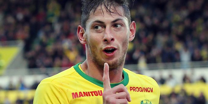 Emiliano Sala war am 21. Januar 2019 auf dem Weg nach Wales mit dem Flugzeug über dem Ärmelkanal abgestürzt und ums Leben gekommen. Emiliano Sala FC Nantes