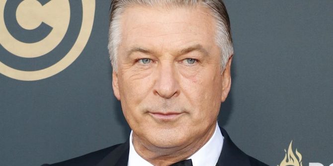 Alec Baldwin im Anzug