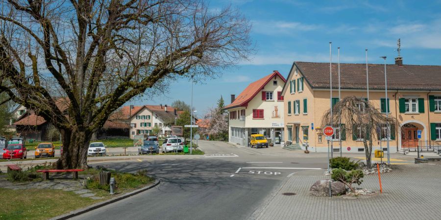 Das Ortszentrum der Gemeinde Wildberg, Bezirk Pfäffikon ZH.