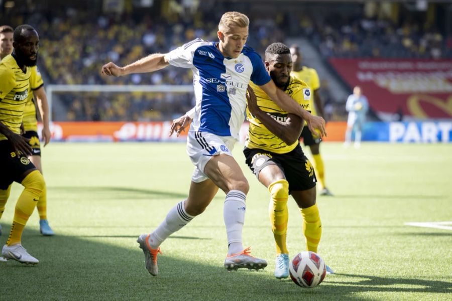 GCs Giotto Morandi (l.) im Duell mit YB-Verteidiger Ulisses Garcia.