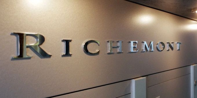 Der Luxusgüterkonzern Richemont ist auf der Suche für Partner zum Aufbau einer Luxusgüterplattform vorerst fündig geworden. Dabei wird Richemont die Mehrheit an der Online-Handelsplattform Yoox-Net-a-Porter (YNAP) verkaufen. Das hat einen Milliardenabschreiber zur Folge.  (Archivbild)