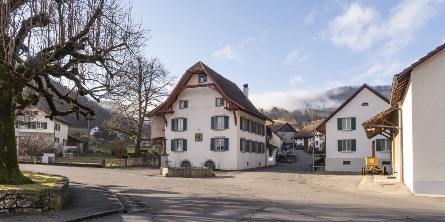 Ein Haus im Dorfkern. Während des Zweiten Weltkriegs waren mehrere Dutzende polnische Soldaten in Thalheim interniert, die die Polenstrasse errichteten.