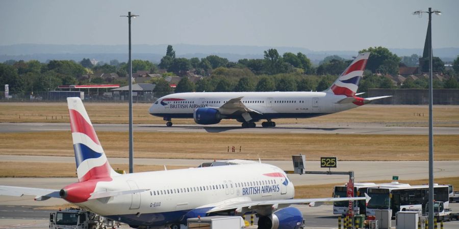 Chaos nach Corona in Heathrow: British Airways verkauft vorerst keine neuen Tickets für Kurzstrecken ab London-Heathrow mehr.