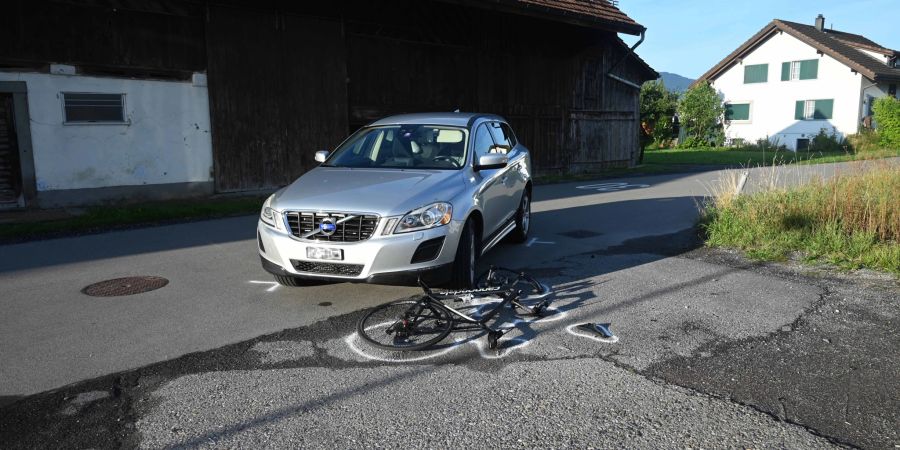 Rapperswil-Jona: Zusammenprall zwischen Auto und Velo