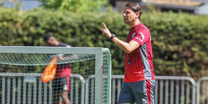 Sieht noch viel Verbesserungsbedarf bei der Mannschaft: Leverkusens Cheftrainer Gerardo Seoane. Gerardo Seoane