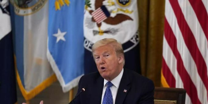 US-Präsident Trump will den G7-Gipfel nun doch als reales Treffen abhalten. Foto: Evan Vucci/AP/dpa US-Präsident Trump will den G7-Gipfel nun doch als reales Treffen abhalten. Foto: Evan Vucci/AP/dpa