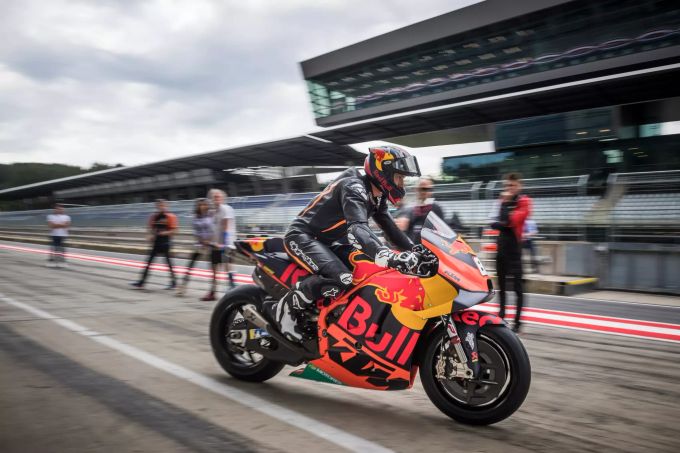 Juli 2019: Marcel Hirscher testet das MotoGP-Motorrad von KTM auf dem Red Bull Ring. Marcel Hirscher KTM MotoGP