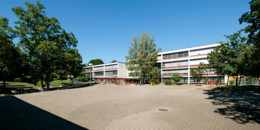 Die Primarschule Feldhof in Volketswil.