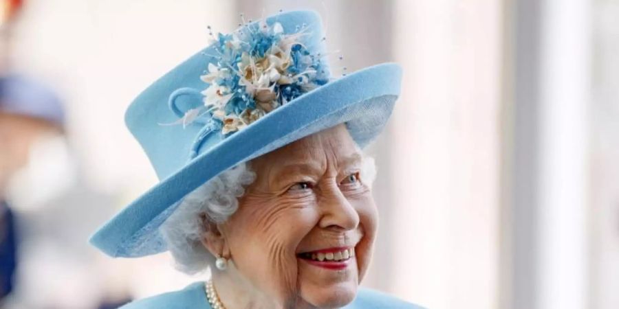 Immer gut behütet: Königin Elizabeth II. von Grossbritannien wird 94. Foto: Tolga Akmen/PA Wire/dpa