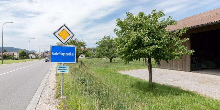 Die Einfahrt von Nussbaumen in Untersiggenthal.