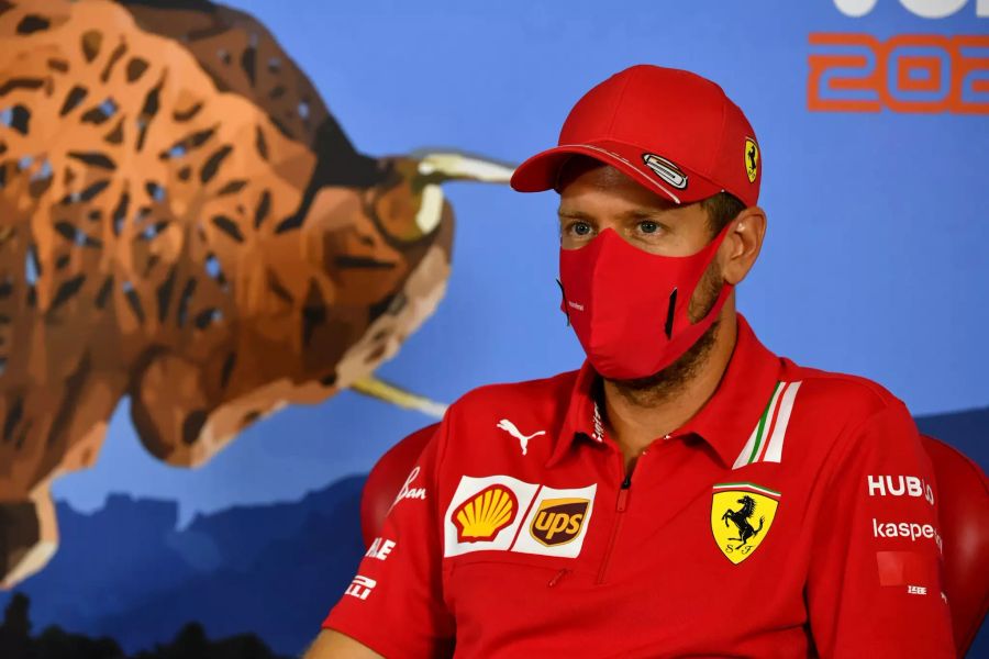 Ferraris Sebastian Vettel aus Deutschland nimmt an einer Pressekonferenz teil.