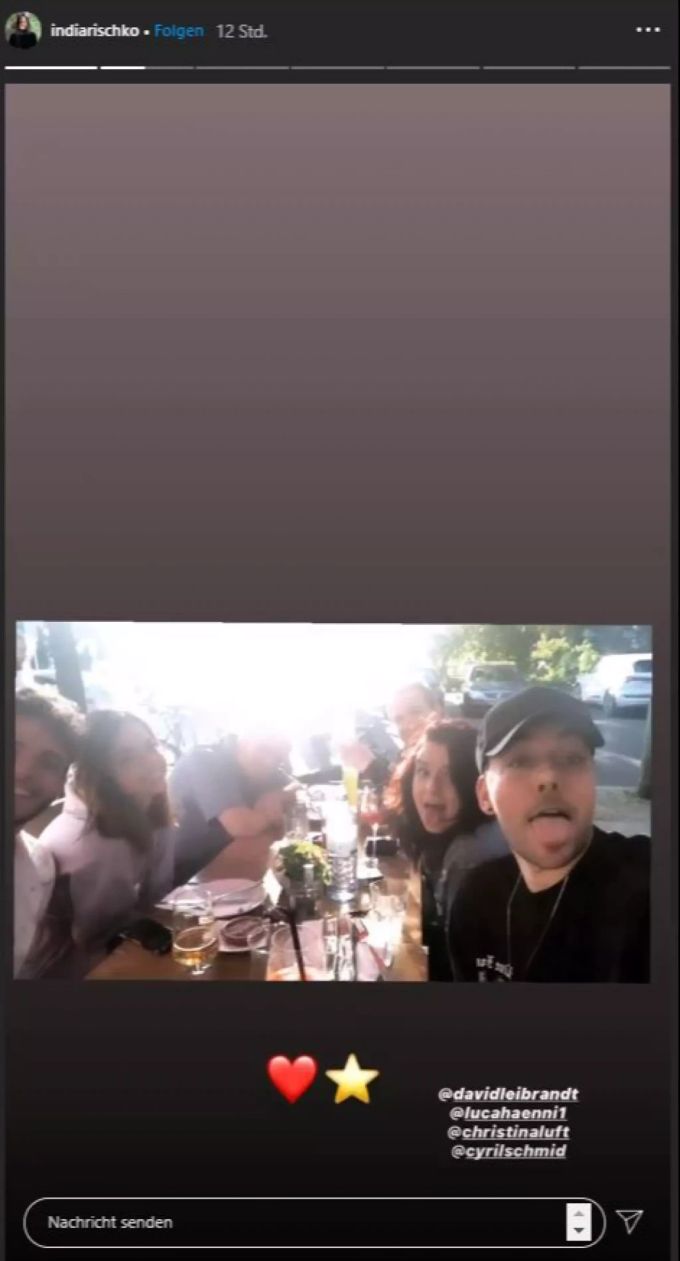 Auch im Restaurant sitzen sie Seite an Seite. hänni