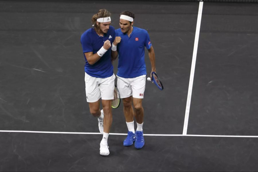 Tsitsipas an der Seite von Roger Federer am Laver Cup 2019.