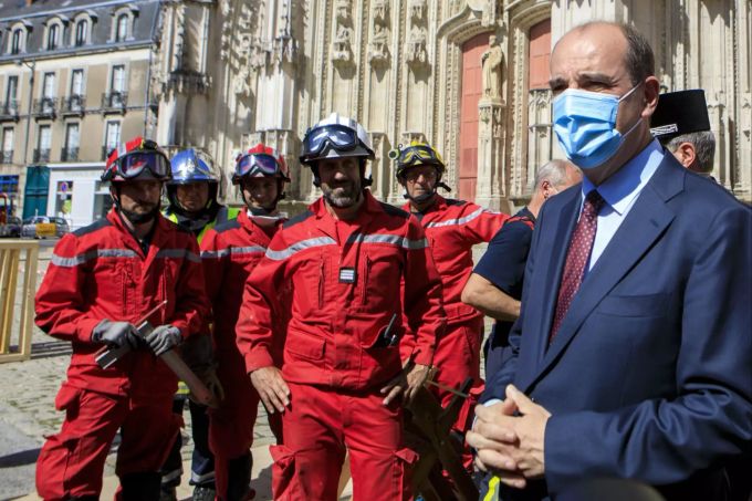 Jean Castex besuchte nach dem Brand die Kathedrale in Nantes. France Cathedral Fire