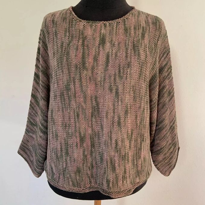 Marianne Hauser strickt leidenschaftlich gerne, zum Beispiel Pullovers.