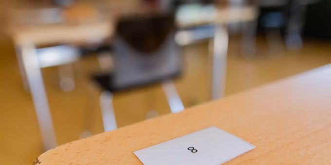 Die Kandidaten für die Prüfungen in Humanmedizin müssen dieses Jahr «nur» eine schriftliche Prüfung ablegen. Der praktische Teil fällt weg. Coronavirus Humanmedizin Prüfungen