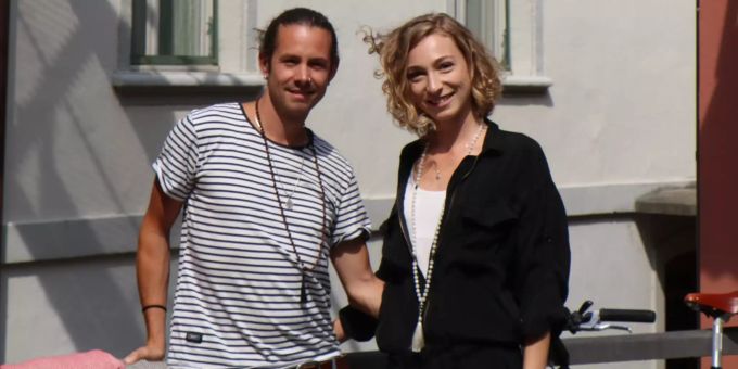 Dominique Woerndli und Roxane Kiefer vor ihrem Atelier im Oederlin.