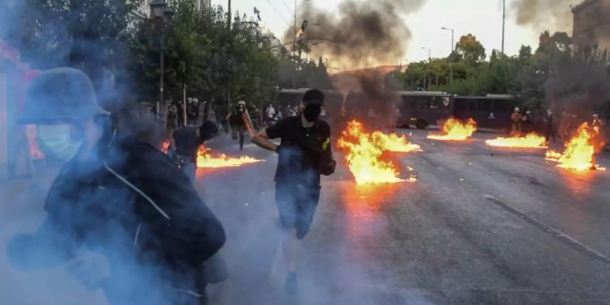 In Athen sind Tausende Menschen aus Protest gegen ein Demonstrationsgesetz auf die Strasse gegangen. Demonstrationsgesetz athen protest