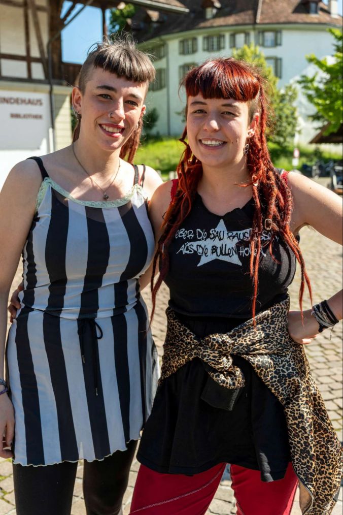 Lisette und Rosette Liechti begleiten ihre Mutter zu Fête de la Musique