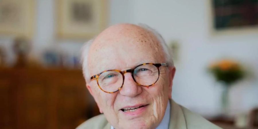 Friedrich Nowottny findet, dass die Politik die Corona-Krise bisher gut bewältigt. Foto: Rolf Vennenbernd/dpa