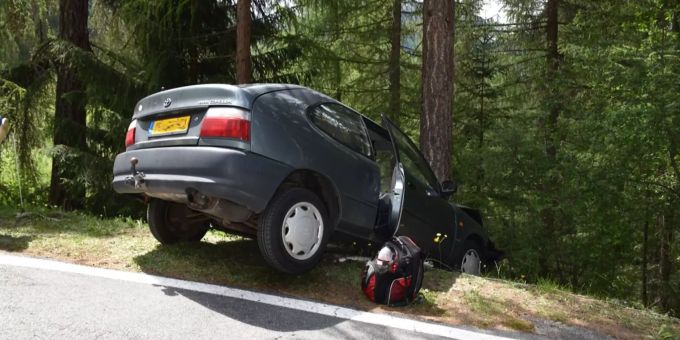 Wegen überhitzter Bremse in Baum geprallt Sta. Maria Val Müstair