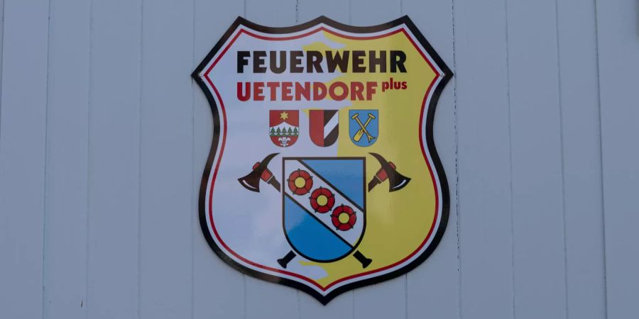 Logo der Feuerwehr Uetendorf plus.