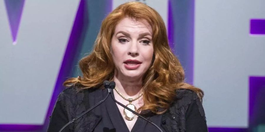 Stephenie Meyer bei ihrer Rede bei den "Women in Film 2015 Crystal And Lucy Awards". Foto: Paul A. Hebert/Invision/AP/dpa