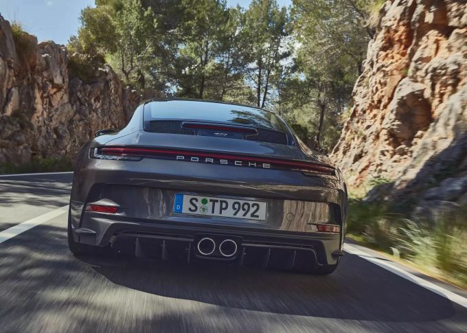 Auch die aktuelle Generation des Porsche 911 GT3 Touring baut auf einen Diffusor anstelle des Heckspoilers Porsche 911 GT3 Touring