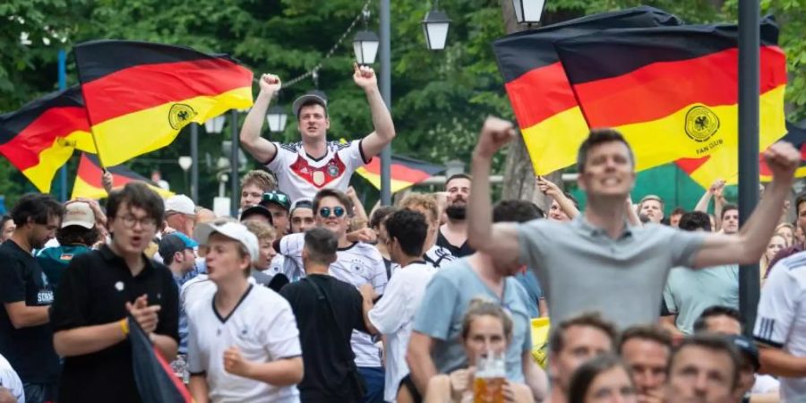 Die Biergärten rund um München waren voll besetzt. Foto: Sven Hoppe/dpa