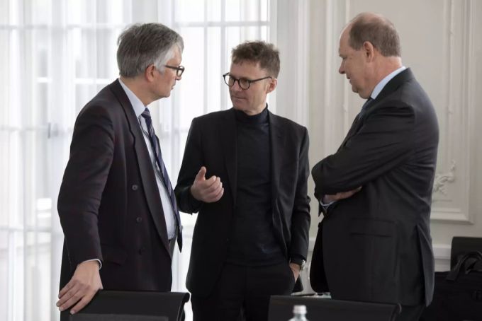 Roland A. Müller, Direktor Schweizerischer Arbeitgeberverband SAV, Daniel Lampart, Sekretariatsleiter Schweizerischer Gewerkschaftsbund SGB, und Valentin Vogt, Präsident SAV (v. l. n. r.). Rahmenabkommen Gewerkschaften