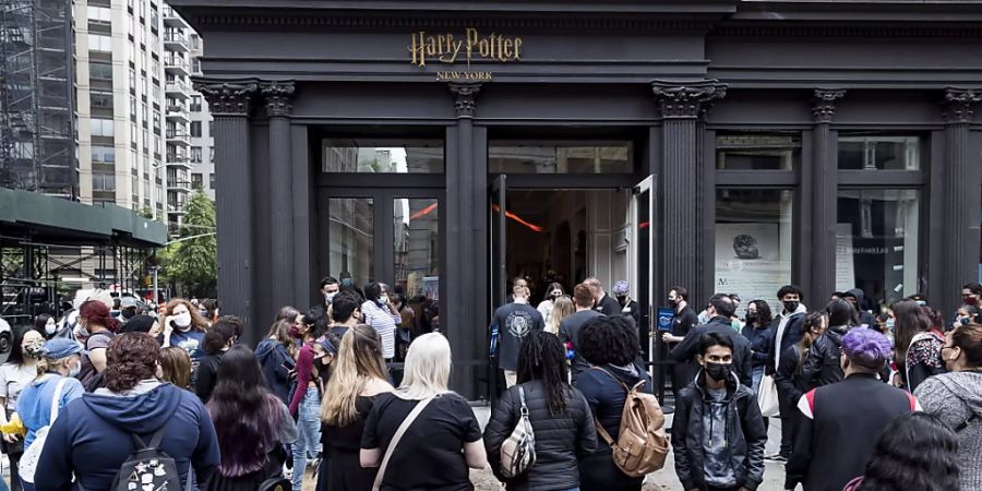 Der Laden, der am Donnerstag in New York eröffnet wurde, bietet die weltweit grösste Sammlung an Harry-Potter-Themenartikeln.