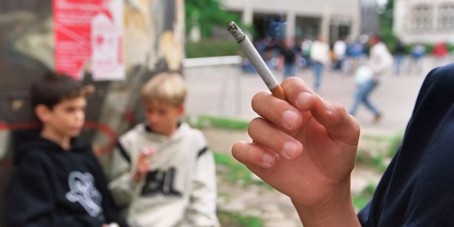 Das «Experiment Nichtrauchen» versucht den Tabak- und Nikotinkonsum unter Schülerinnen und Schülern zu verringern oder gar zu stoppen (Symbolbild).