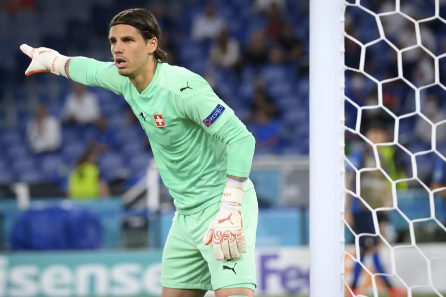 Yann Sommer muss dreimal hinter sich greifen.