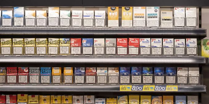 Ab dem 1. Oktober gelten strengere Regeln im Umgang mit Tabakprodukten in der Schweiz. (Symbolbild) Der Nationalrat will die Werbung für Tabakprodukte einschränken - jedoch nicht so stark wie der Ständerat. (Themenbild)