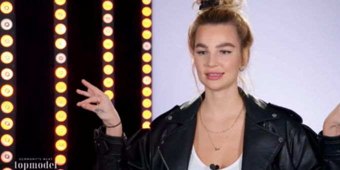 «GNTM»: Mareike versucht eine Ballett-Pose. GNTM