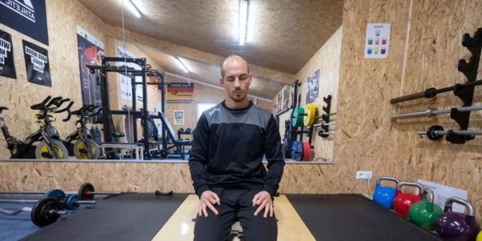 Ringer Frank Stäbler bereitet sich nach seiner Covid-19-Erkrankung unter anderem mit einer Atemtherapie auf die Tokio-Spiele vor. Foto: Marijan Murat/dpa Ringer Frank Stäbler bereitet sich nach seiner Covid-19-Erkrankung unter anderem mit einer Atemtherapie auf die Tokio-Spiele vor. Foto: Marijan Murat/dpa
