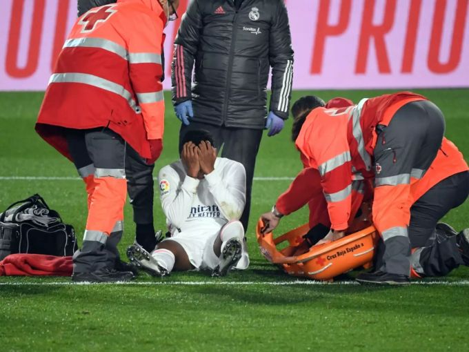 Rodrygo von Real Madrid verletzt sich schwer am Oberschenkelmuskel. Real Madrid