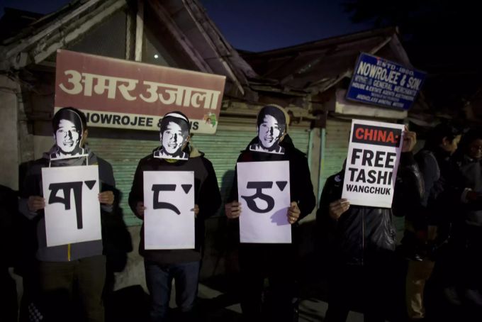 Tibeter bei einem Protest für Tashi Wangchuk. Tibeter