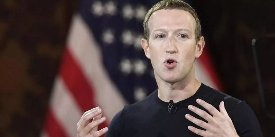 Facebook-Chef Mark Zuckerberg spricht in der Georgetown University. Facebook wird den scheidenden US-Präsidenten D. Trump bis auf Weiteres sperren. Foto: Nick Wass/AP/dpa