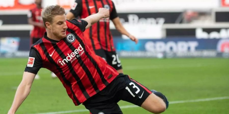 Martin Hinteregger trifft mit Eintracht Frankfurt am Samstag auf Borussia Dortmund. Foto: Sebastian Gollnow/dpa