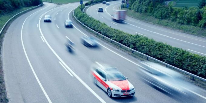 Eine Übersichtsaufnahme der Autobahn. (Symbolbild) polizei autobahn 1