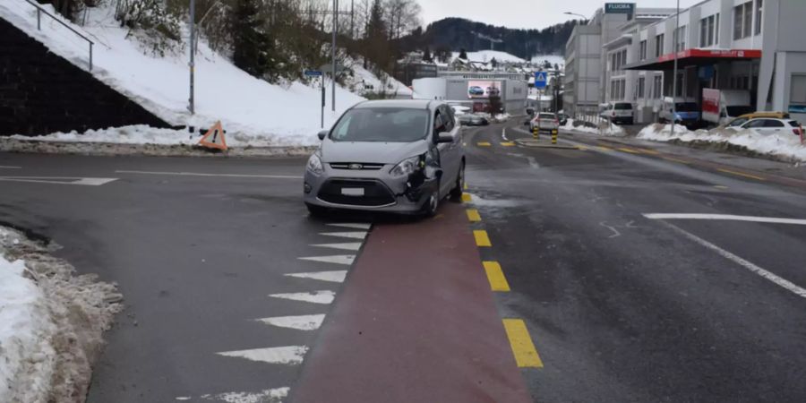Herisau AR: Kollision zwischen zwei Personenwagen