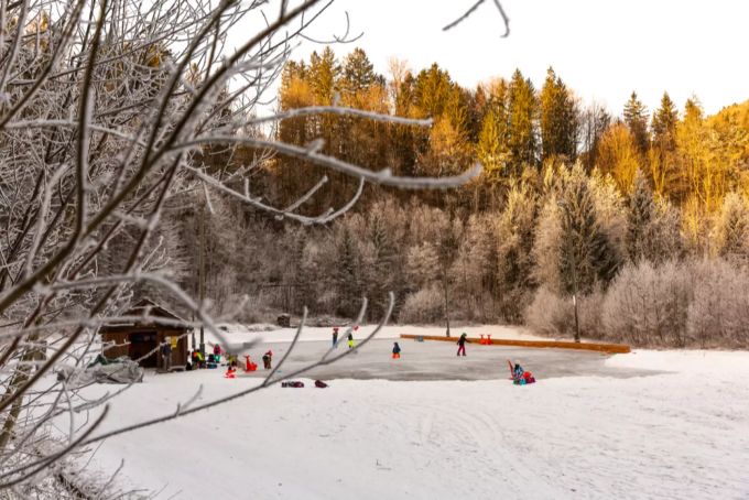 Eisbahn Glandenstein bei Weissbad. Eisbahn Glandenstein bei Weissbad.