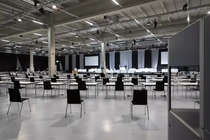Wegen der Coronavirus Pandemie konnte die ausserordentliche Session des National- und Ständerats nicht im Bundeshaus durchgeführt werden. Sondersession