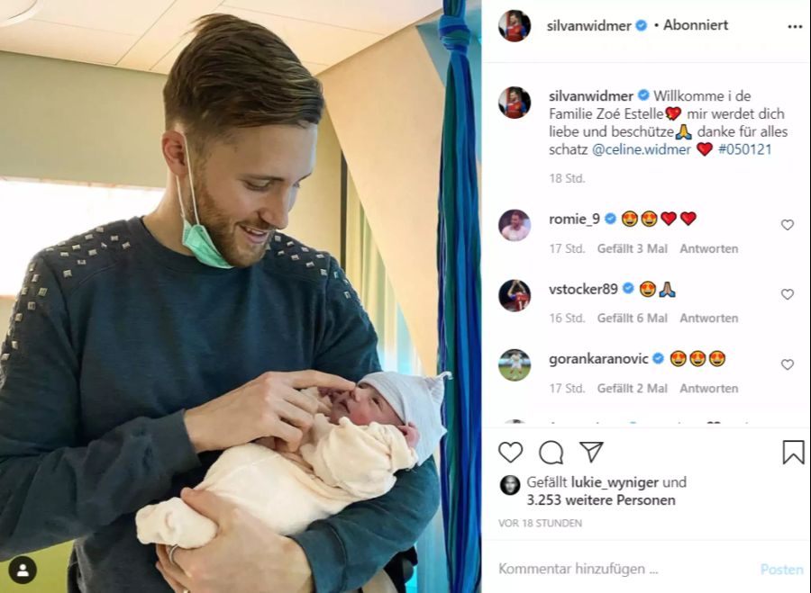 Silvan Widmer mit seiner neugeborenen Tochter Zoé Estelle.