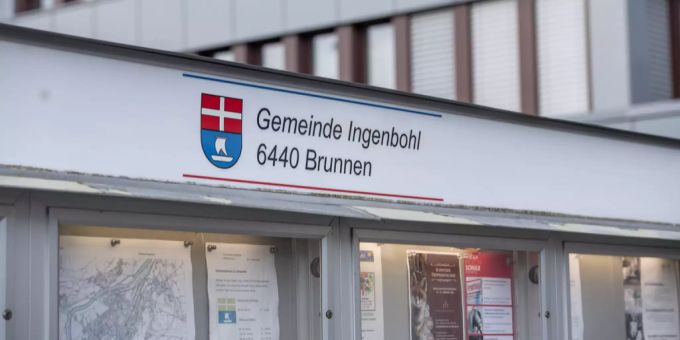 Die Aufschriften der Gemeinde Ingenbohl beim Gemeindehaus Ingenbohl im Februar 2020. Ingenbohl Brunnen Gemeindehaus