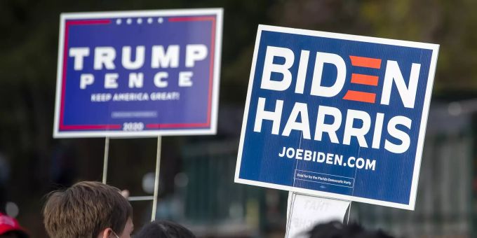 Anhänger des US-Präsidenten Donald Trump und des demokratischen Präsidentschaftskandidaten Joe Biden kämpfen um ihre Favoriten. Wahlen USA