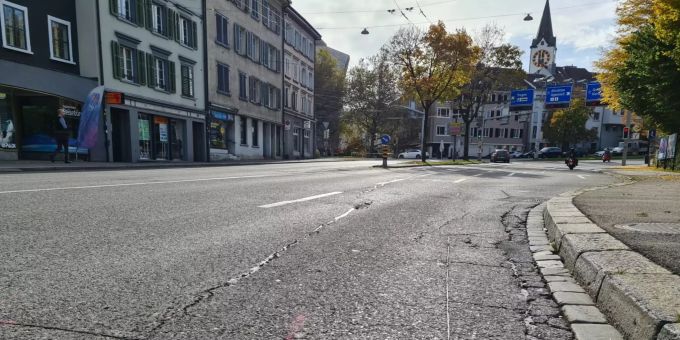 Auf der ganzen Länge der Instandstellungsarbeiten ist mit Behinderungen zu rechnen. Instandstellungsarbeiten