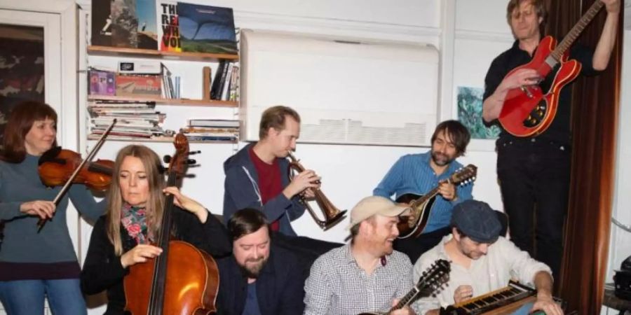 Wohnzimmerfolk von James Yorkston und dem Second Hand Orchestra. Foto: Nadja Hallström/Label